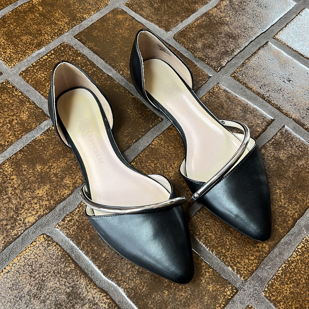 Women's Pointed Toe D'Orsay Flats with Silver Accent - Black
